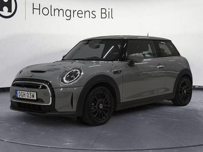 Begagnad Mini Cooper Essential 135 kW (184 HK) 2022 Moonwalk grey met Halvkombi