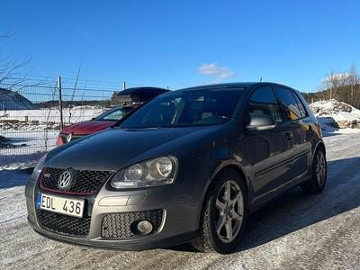 Begagnad VW Golf V GTI 200 HK (147 kW) 2007 United gray metallic