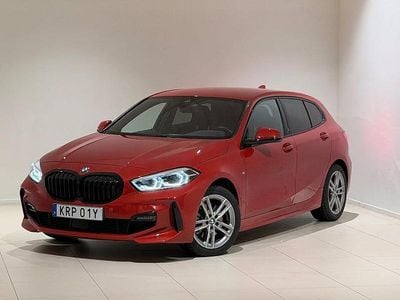 Röd Begagnad 2024 BMW 118 M Sport Halvkombi | 289 000 kr (Marknadspris)
