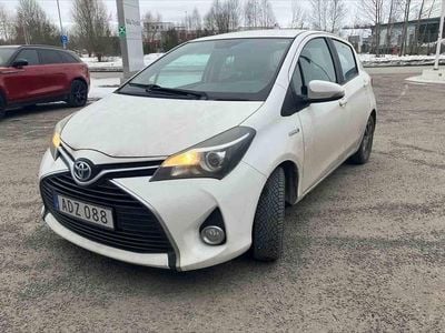 Begagnad Toyota Yaris Hybrid 2014 Vit Halvkombi