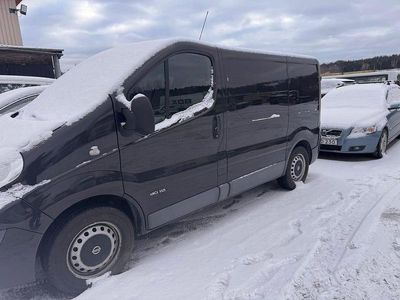 Svart Begagnad 2014 Nissan Primastar Minibuss | 35 000 kr