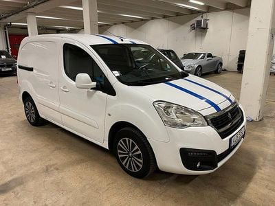 Vit Begagnad 2018 Peugeot Partner Minibuss | 79 800 kr (Superpris)