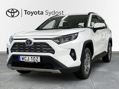 Vit Ny 2025 Toyota RAV4 Hybrid Active SUV | 446 800 kr (Marknadspris)