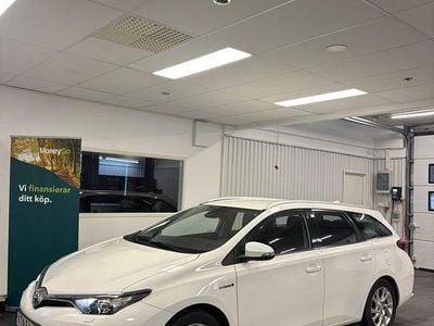Vit Begagnad 2017 Toyota Auris Touring Sports Active Kombi | 149 900 kr (Marknadspris)