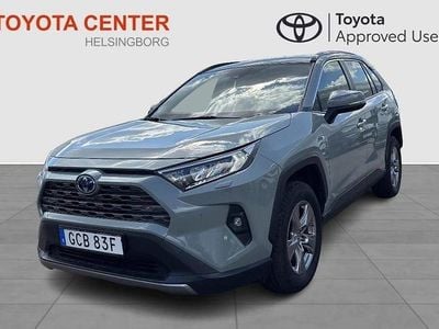 Grön Begagnad 2022 Toyota RAV4 Hybrid Active SUV | 369 900 kr (Marknadspris)