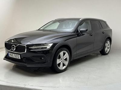 Svart Begagnad 2019 Volvo V60 CC SE Kombi | 290 000 kr (Bra pris)