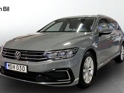 Grå Begagnad 2021 VW Passat GTE Kombi | 289 900 kr (Dyr)