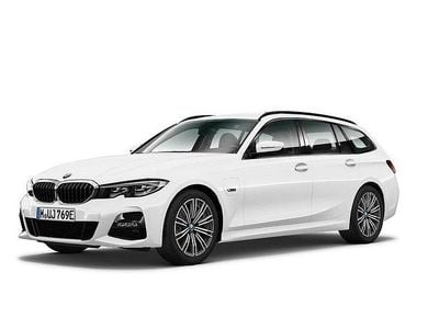 Vit Begagnad 2021 BMW 330e M Sport Kombi | 319 500 kr (Marknadspris)