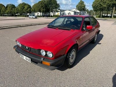 Begagnad Alfa Romeo Alfetta 130 HK (95 kW) 1986 Sportkupé