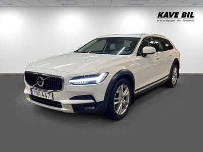 Vit Begagnad 2017 Volvo V90 CC Momentum Kombi | 224 900 kr (Marknadspris)