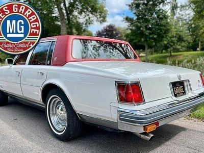 Begagnad Cadillac Seville 180 HK (132 kW) 1977 Contillion white Sedan