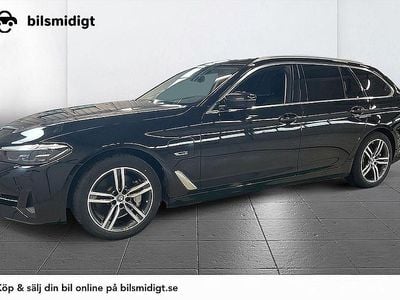 Svart Begagnad 2021 BMW 530e Kombi | 386 600 kr (Marknadspris)