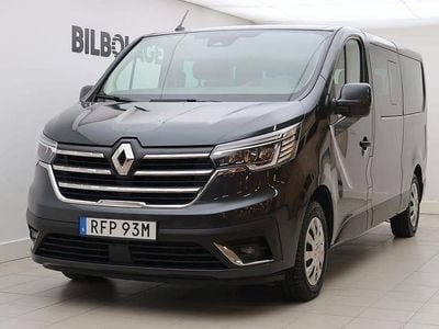 Grå Begagnad 2023 Renault Trafic Minibuss | 359 800 kr (Lite dyr)