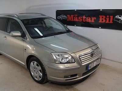 Begagnad Toyota Avensis 147 HK (108 kW) 2004 Grön Kombi