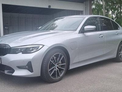 BMW 330e