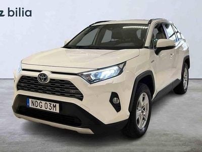 Vit Begagnad 2020 Toyota RAV4 Hybrid Active SUV | 339 900 kr (Marknadspris)
