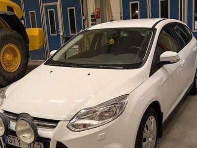 Begagnad Ford Focus 95 HK (69 kW) 2013 Vit Halvkombi