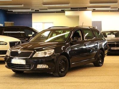 Svart Begagnad 2012 Skoda Octavia Elegance Kombi | 79 900 kr (Marknadspris)