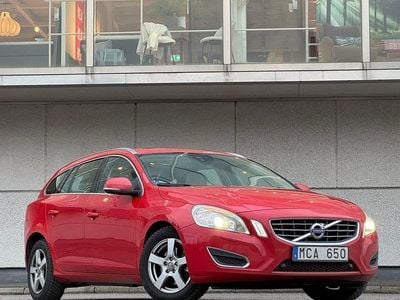 Begagnad Volvo V60 Summum 163 HK (119 kW) 2012 Röd Kombi