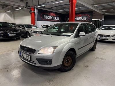 Begagnad Ford Focus 125 HK (91 kW) 2006 Silver Kombi