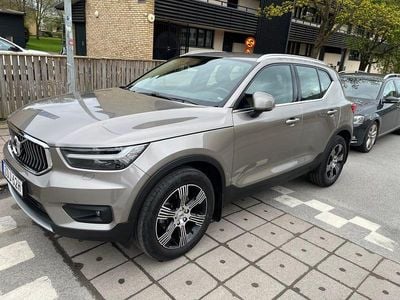 Pearl metallic Begagnad 2020 Volvo XC40 Inscription SUV | 296 000 kr (Marknadspris)
