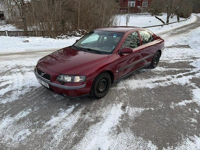 Begagnad Volvo S60 170 HK (125 kW) 2003 Vin röd Sedan