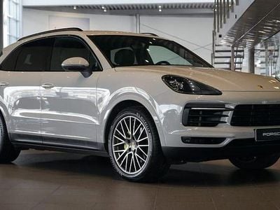 Grå Begagnad 2022 Porsche Cayenne SUV | 749 000 kr