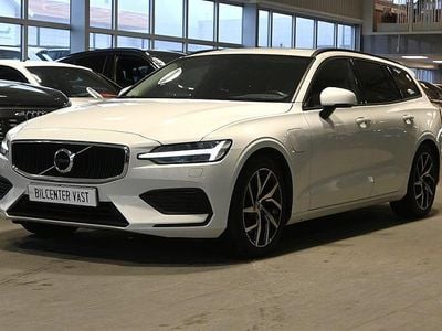Begagnad Volvo V60 Momentum 253 HK (186 kW) 2020 Vit Kombi