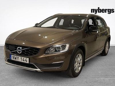 Begagnad Volvo V60 CC Business Edition 151 HK (111 kW) 2015 Brun Kombi