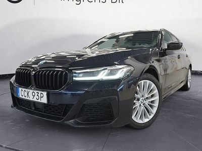 Svart Begagnad 2022 BMW 530e M Sport Kombi | 339 800 kr (Marknadspris)