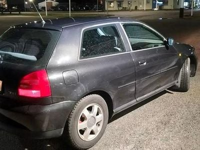 Svart Begagnad 2000 Audi A3 Halvkombi | 25 000 kr