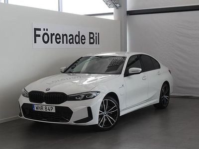 Vit Begagnad 2023 BMW 330e M Sport Sedan | 469 000 kr (Marknadspris)