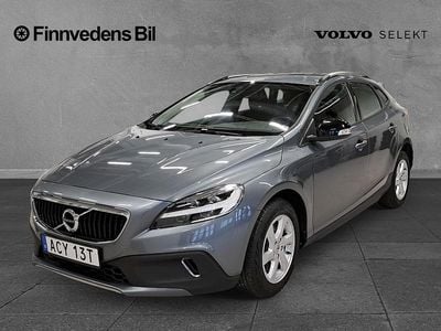 Grå Begagnad 2019 Volvo V40 CC Kombi | 199 000 kr (Marknadspris)