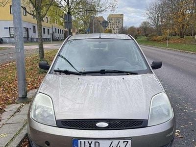 Begagnad Ford Fiesta 69 HK (50 kW) 2004 Halvkombi
