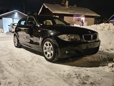 Svart metalic Begagnad 2007 BMW 120 Halvkombi | 52 000 kr (Bra pris)