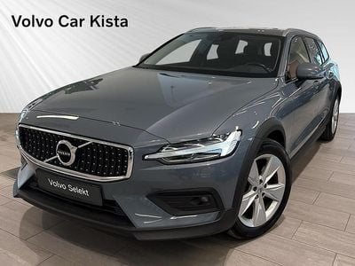 Grå Begagnad 2021 Volvo V60 CC Kombi | 339 900 kr (Marknadspris)
