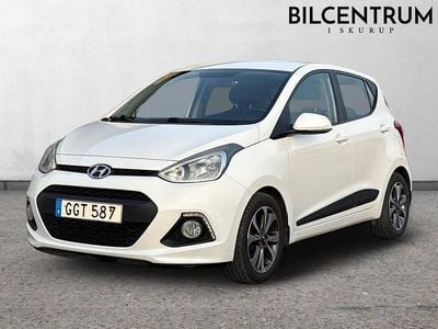 Vit Begagnad 2015 Hyundai i10 Premium Halvkombi | 59 900 kr (Marknadspris)