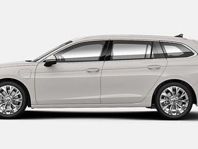 Purity white Ny 2025 Skoda Superb SE L Kombi | 439 900 kr (Marknadspris)