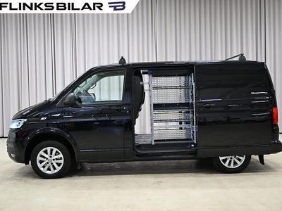 Svart (deep black pärleffekt) Begagnad 2021 VW T6.1 Van | 288 750 kr (Marknadspris)