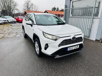 Vit Begagnad 2019 Toyota RAV4 Hybrid SUV | 289 900 kr (Marknadspris)