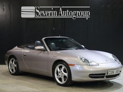 Begagnad Porsche 911 Carrera 4 301 HK (221 kW) 2001 Grå metallic Cab