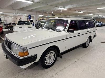 Vit Begagnad 1983 Volvo 240 Kombi | 49 900 kr