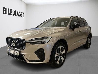 Ljusgrå Begagnad 2024 Volvo XC60 Plus SUV | 549 800 kr (Marknadspris)