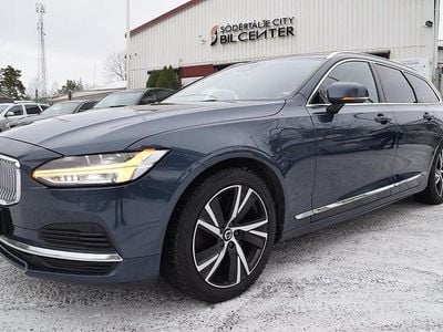 Begagnad Volvo V90 Momentum 253 HK (186 kW) 2021 Mörkblå Kombi