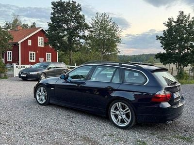 Begagnad BMW 325 197 HK (144 kW) 2007 Monaco blå Kombi