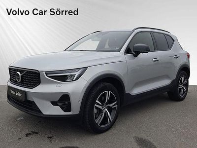 Grå Begagnad 2024 Volvo XC40 Plus SUV | 389 900 kr (Marknadspris)
