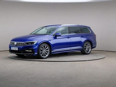 Mörkblå Begagnad 2021 VW Passat GT Kombi | 295 000 kr (Marknadspris)