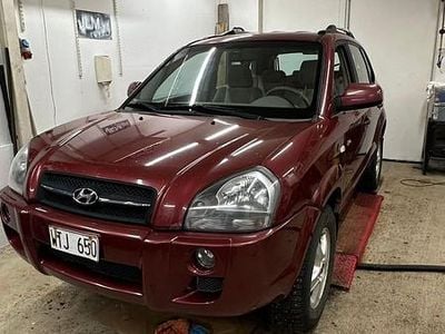 Mörkröd Begagnad 2005 Hyundai Tucson SUV | 35 000 kr (Marknadspris)