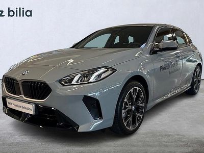 Grå Begagnad 2026 BMW 120 Halvkombi | 375 000 kr
