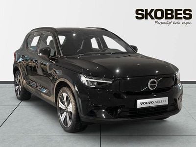 Svart Begagnad 2023 Volvo XC40 Core SUV | 329 600 kr (Marknadspris)
